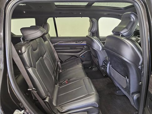Used 2022 Jeep Grand Cherokee L Overland w/ Advanced Protech Group III AWD/4WD image 10