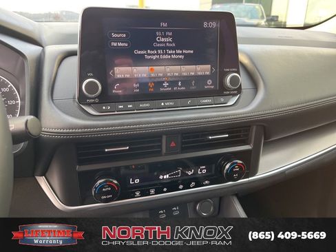 Used 2025 Nissan Rogue SV image 8