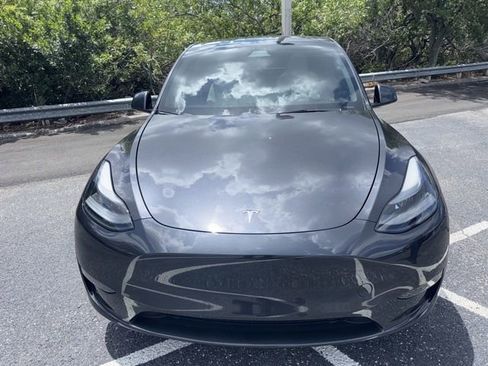 Used 2024 Tesla Model Y Long Range RWD image 2