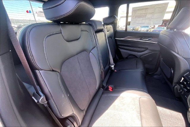New 2026 Jeep Grand Cherokee Altitude AWD/4WD image 27