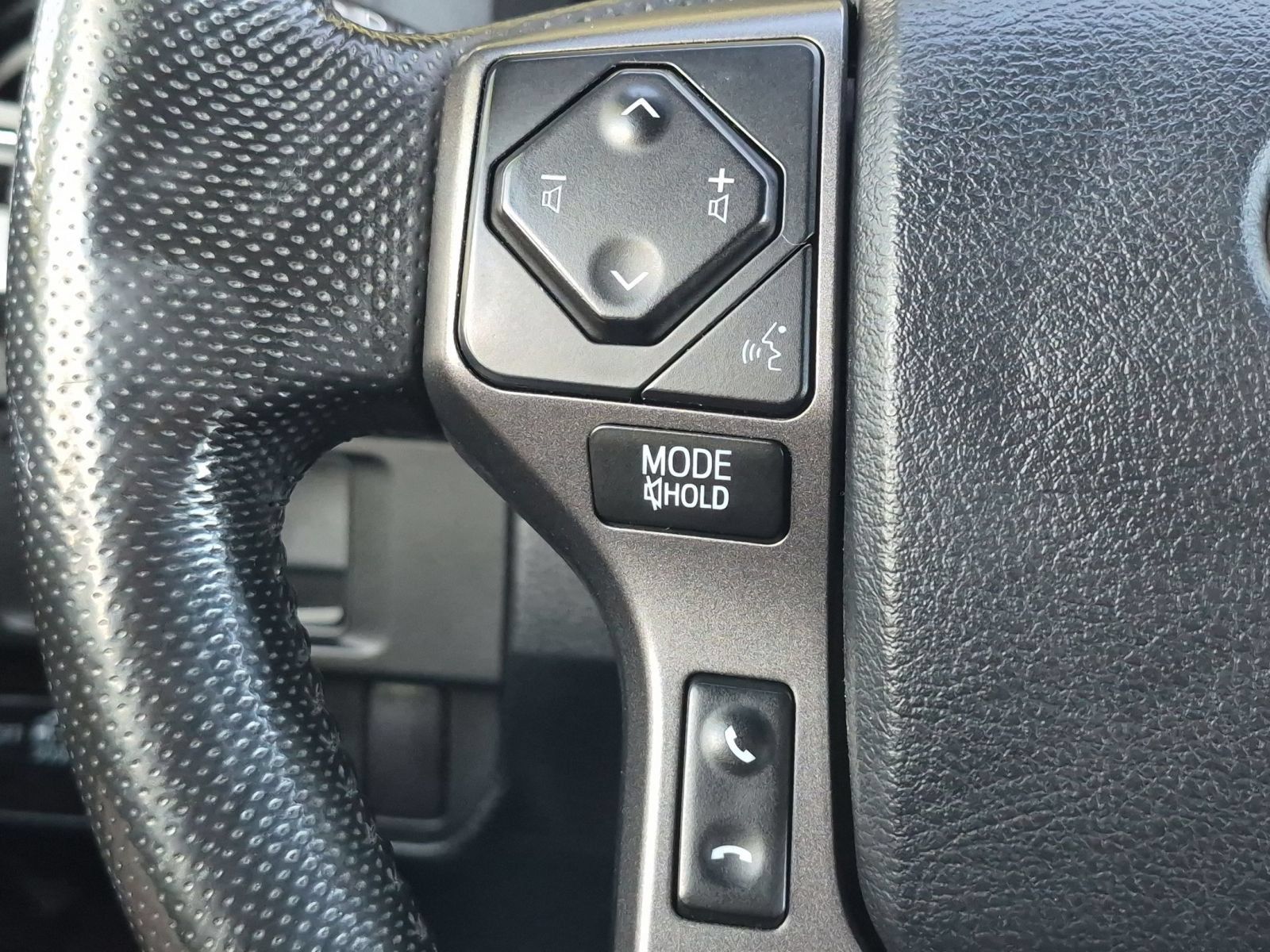 Used 2016 Toyota Tacoma TRD Off-Road AWD/4WD image 19