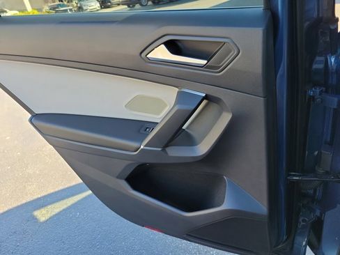 Certified 2020 Volkswagen Tiguan SE image 16