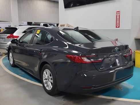 Used 2025 Toyota Camry LE image 4