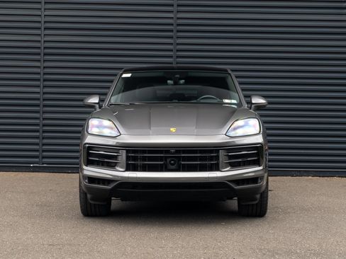 Certified 2024 Porsche Cayenne Coupe AWD/4WD image 11