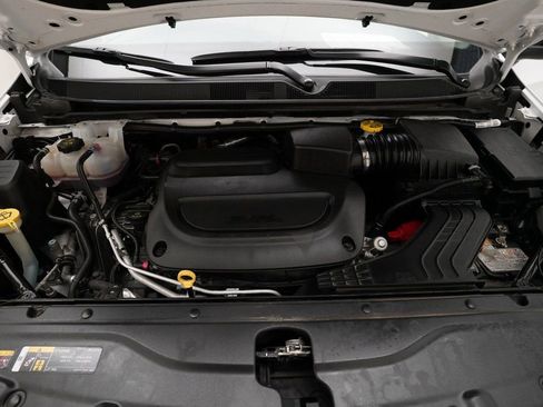 Used 2024 Chrysler Voyager LX image 3