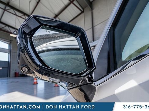 Used 2024 GMC Yukon XL Denali AWD/4WD image 41