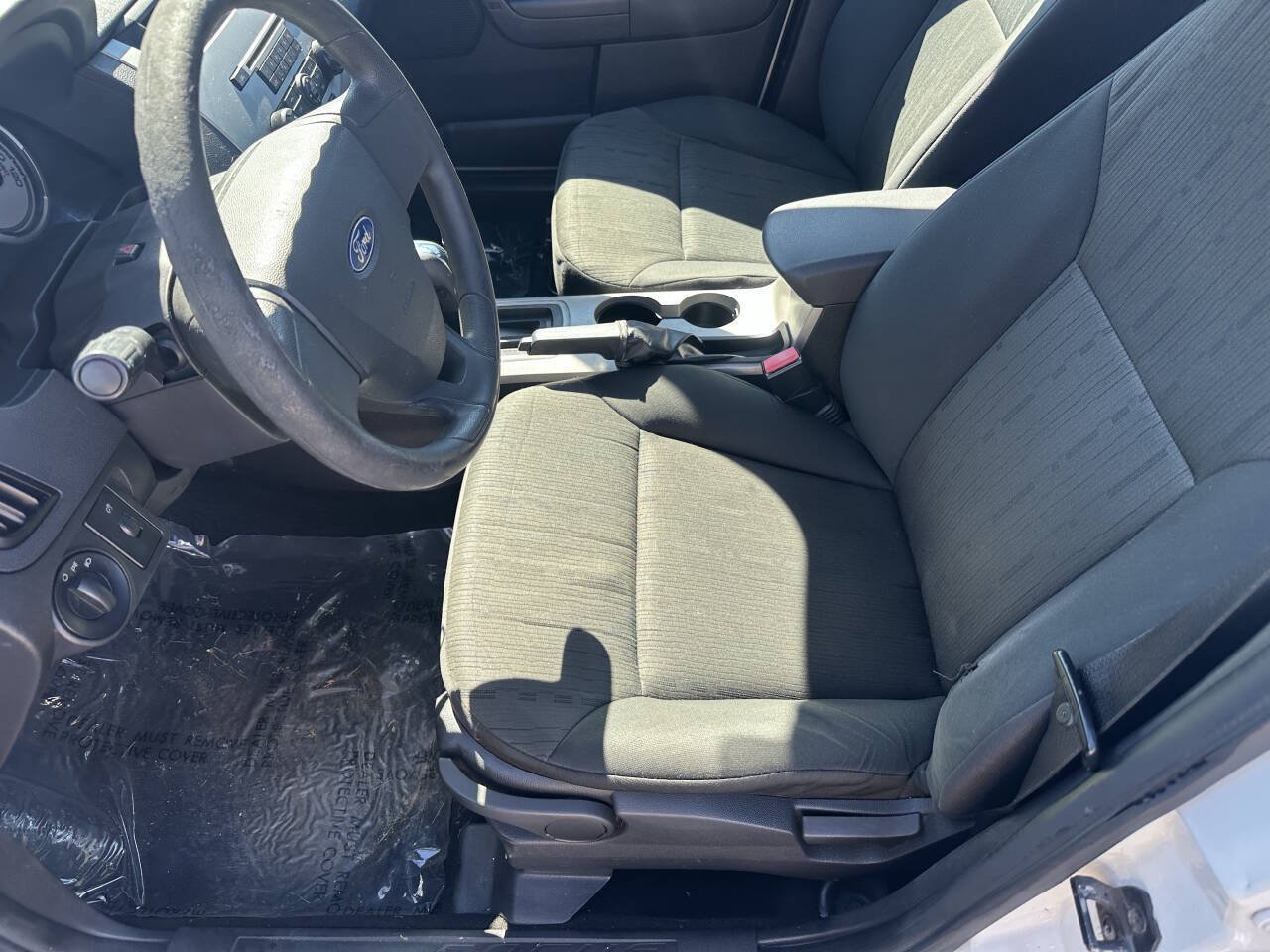 Used 2010 Ford Focus SE FWD image 11
