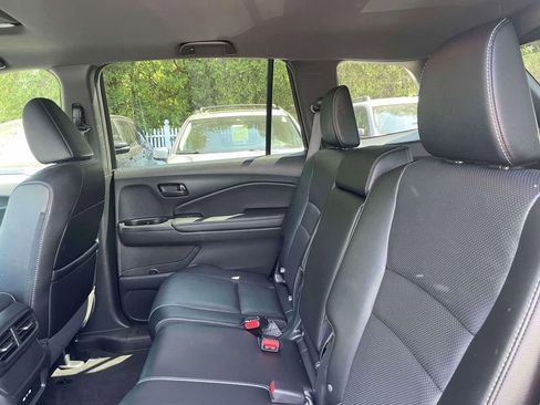 Certified 2025 Honda Passport EX-L image 10