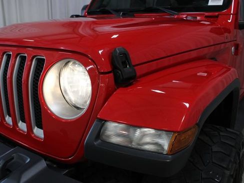 Used 2018 Jeep Wrangler Unlimited Sahara w/ Cold Weather Group AWD/4WD image 32