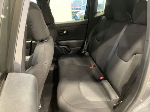 Used 2023 Jeep Renegade Latitude image 24