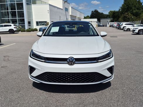 Used 2026 Volkswagen Jetta SE FWD image 8