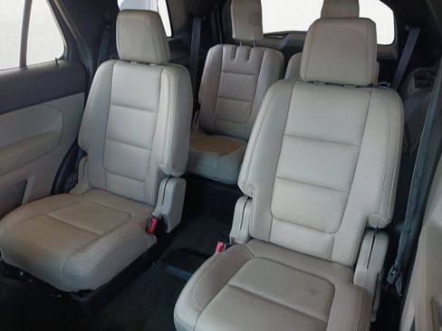Used 2015 Ford Explorer XLT w/ Equipment Group 202A FWD image 9