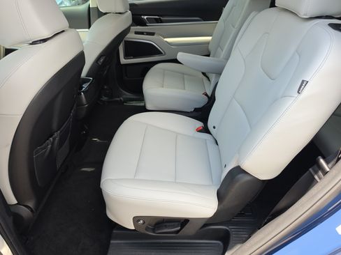 Certified 2024 Kia Telluride S FWD image 16