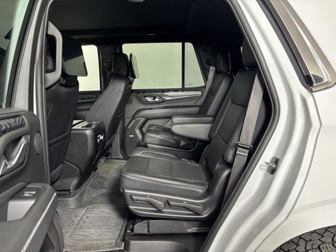 Used 2023 GMC Yukon Denali w/ Advanced Technology Package image 15