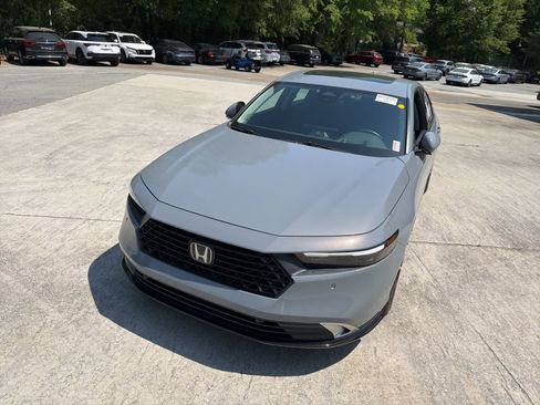 Used 2023 Honda Accord Touring image 3