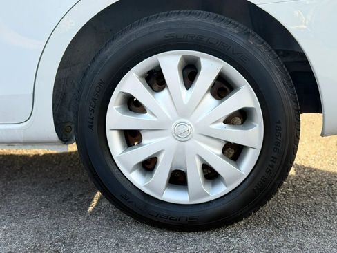 Used 2012 Nissan Versa SV FWD image 30