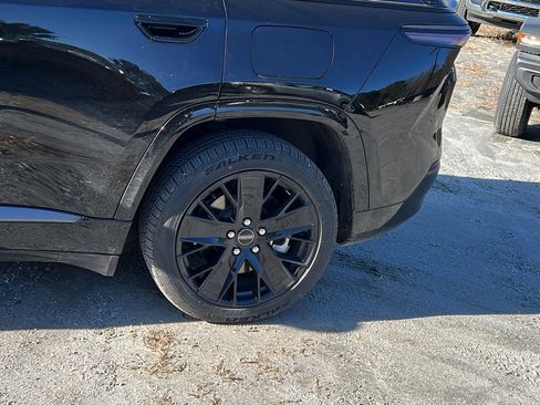 Used 2024 Jeep Wagoneer Launch Edition image 12