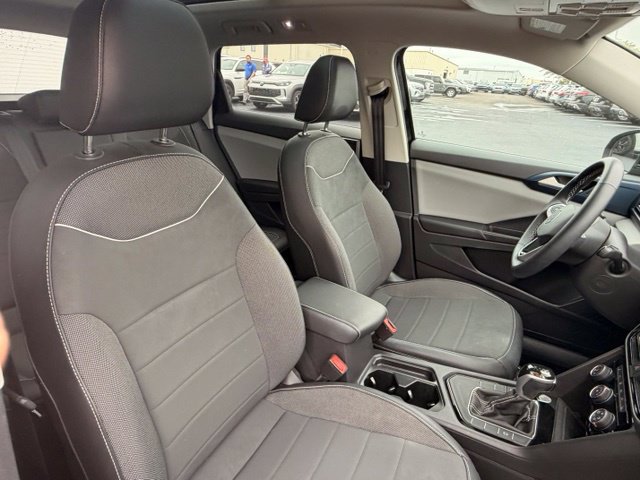 Certified 2023 Volkswagen Taos SE w/ Panoramic Sunroof Package FWD image 17