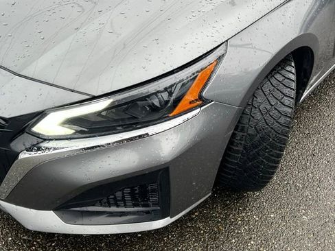 Used 2023 Nissan Altima 2.5 SV image 3