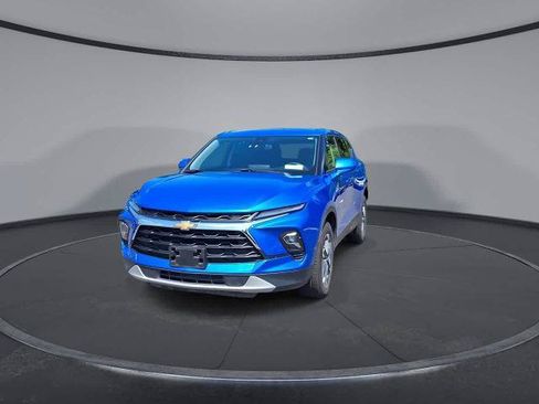 Used 2025 Chevrolet Blazer LT AWD/4WD image 3