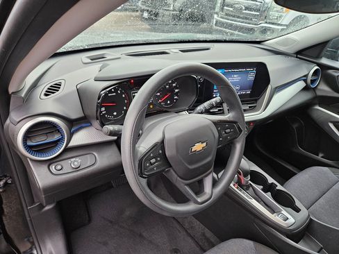 Used 2024 Chevrolet Trax LS FWD image 14
