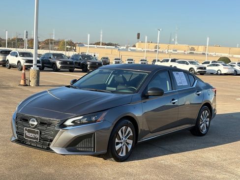 Certified 2025 Nissan Altima 2.5 S image 3