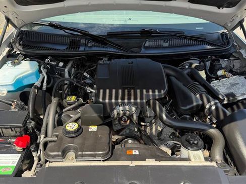 Used 2009 Lincoln Town Car Signature Limited RWD image 9