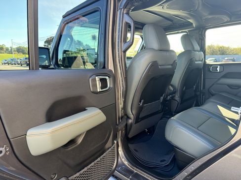 New 2026 Jeep Gladiator Mojave w/ Steel Bumper Group image 23