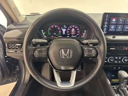 Used 2024 Honda Accord Touring image 11