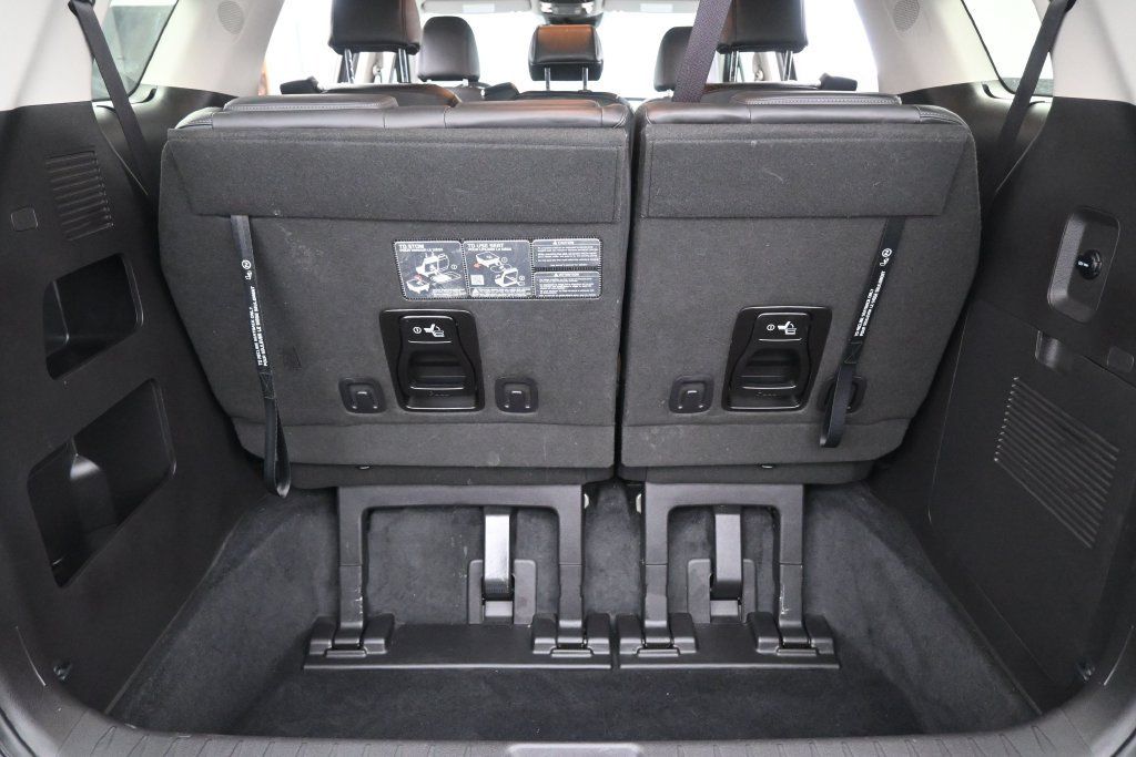 Used 2025 Kia Carnival EX FWD image 26