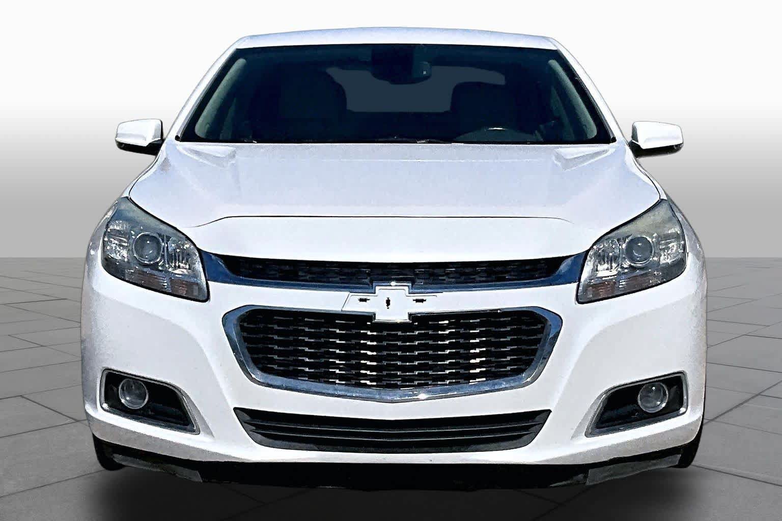 Used 2015 Chevrolet Malibu LT w/ Leather Package FWD image 4