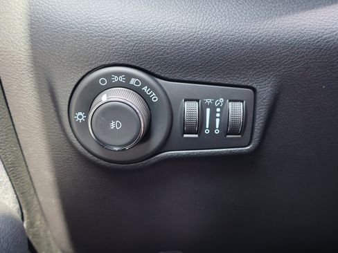 Used 2022 Jeep Compass Latitude image 14