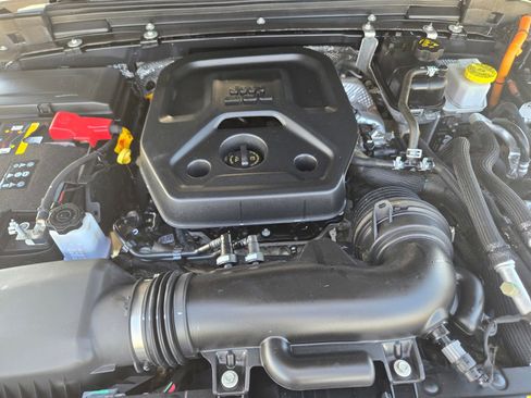 Used 2024 Jeep Wrangler Unlimited AWD/4WD image 33