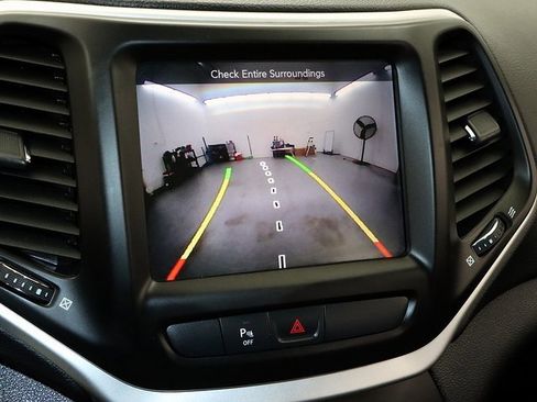 Used 2016 Jeep Cherokee Trailhawk w/ Leather Interior Group image 18