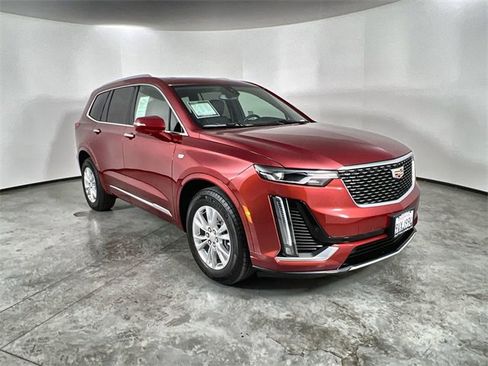 Used 2025 Cadillac XT6 Luxury image 2