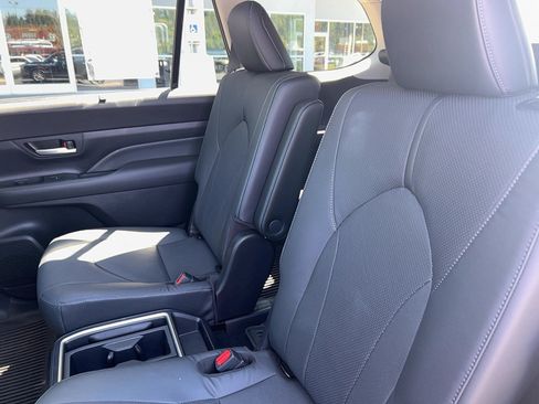 Used 2024 Toyota Grand Highlander AWD image 21