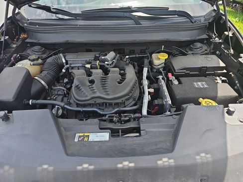 Used 2015 Jeep Cherokee Latitude FWD image 10