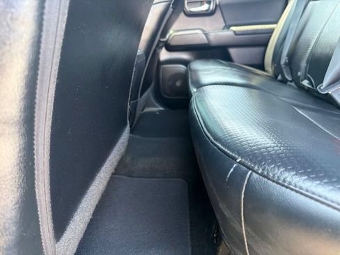 Used 2019 Toyota Tacoma TRD Sport AWD/4WD image 21