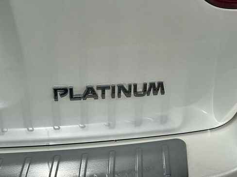 Used 2019 Nissan Pathfinder Platinum image 8