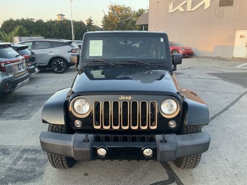 Used 2014 Jeep Wrangler Unlimited Sahara image 2