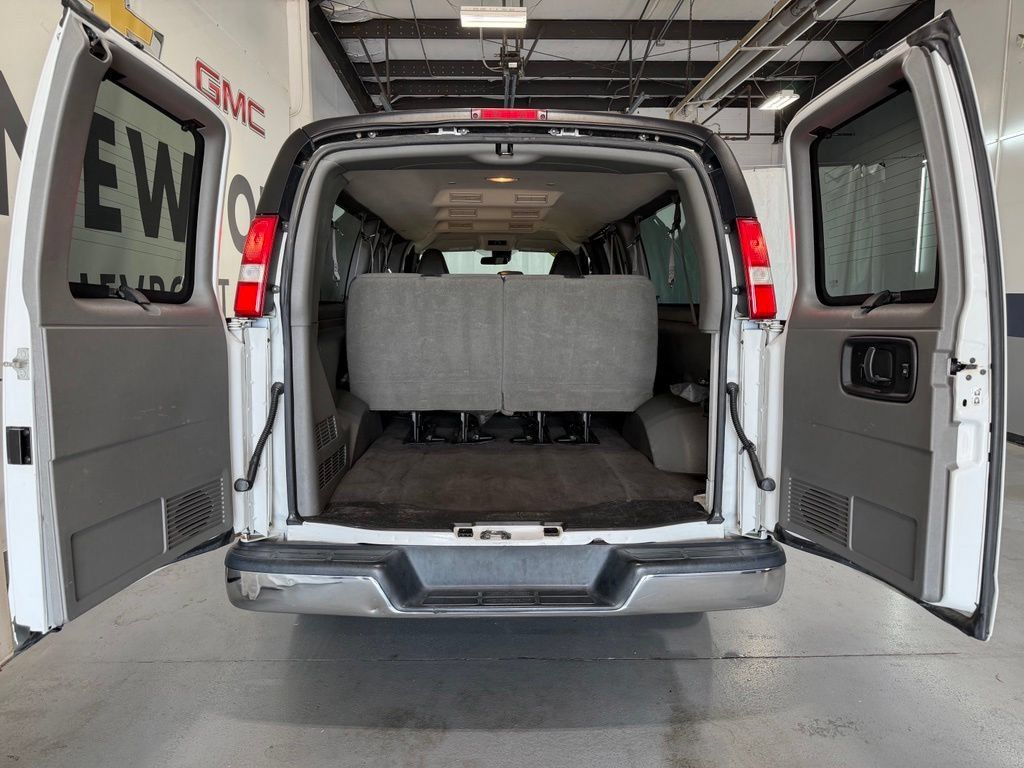 Used 2020 Chevrolet Express 3500 LT w/ LT Preferred Equipment Group RWD image 31