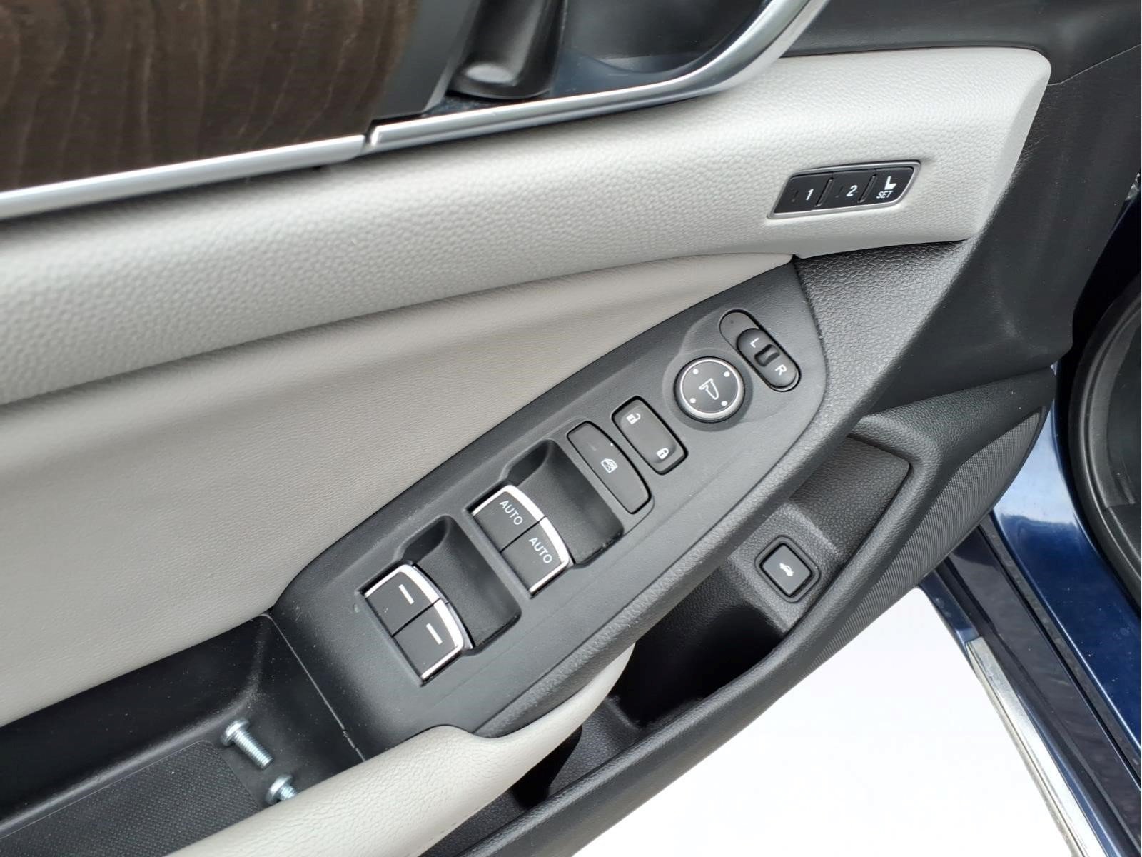 Used 2018 Honda Accord Touring image 24