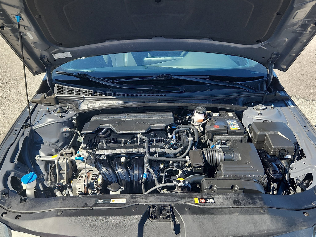 Used 2025 Hyundai Elantra Sport FWD image 21