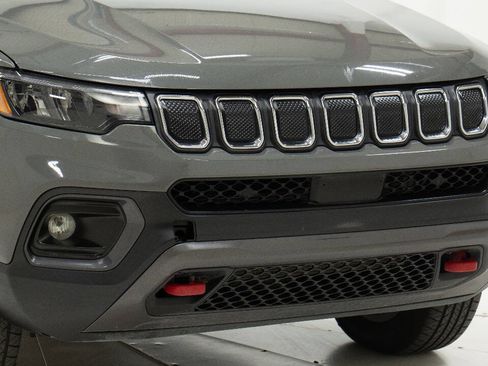 Used 2022 Jeep Compass Trailhawk w/ Trailhawk Convenience Group AWD/4WD image 9