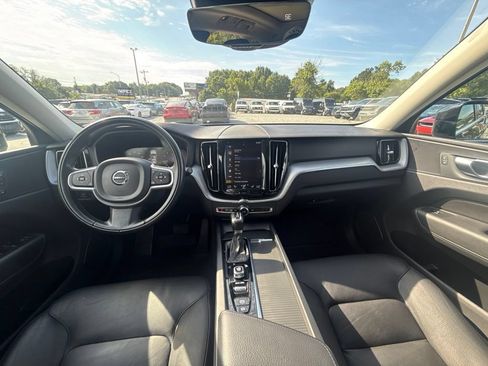 Used 2020 Volvo XC60 T5 Momentum w/ Protection Package Premier AWD/4WD image 8