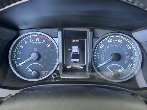 Used 2023 Toyota Tacoma TRD Sport w/ Black Out Package (TMS) AWD/4WD image 15