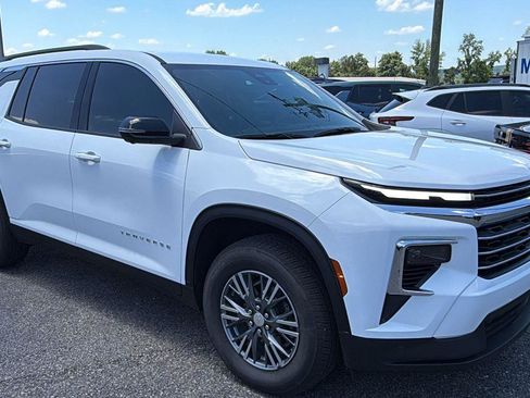 New 2026 Chevrolet Traverse LT w/ Driver Confidence Package FWD image 3