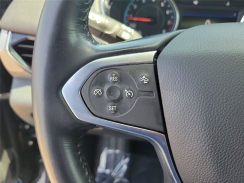 Used 2022 Chevrolet Traverse LT FWD image 25