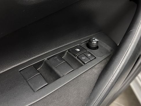 Used 2022 Toyota Corolla LE image 11