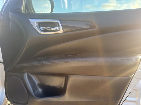 Used 2020 Nissan Pathfinder SV w/ Cargo Package image 9